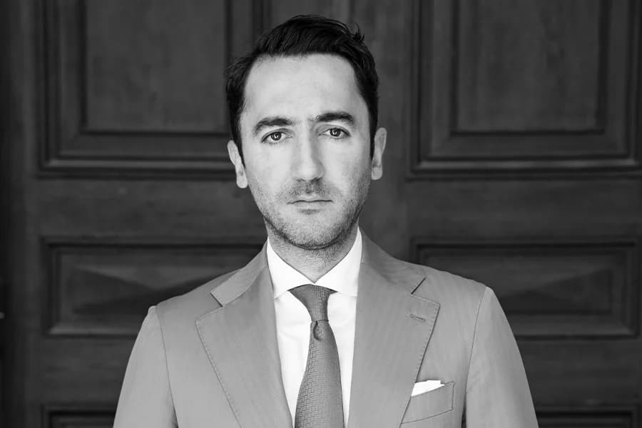 Porträtt av Mark Safaryan