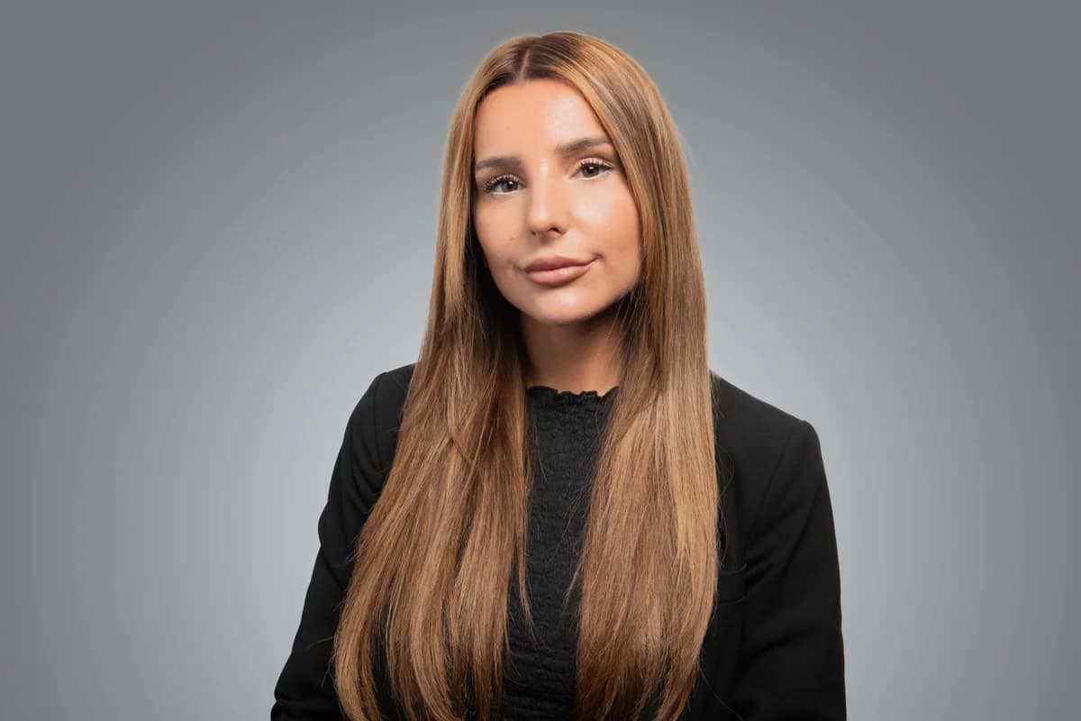 Porträtt av Dinela Dervovic