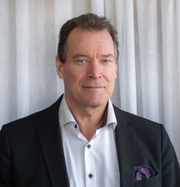 Porträtt av Henrik Eliason